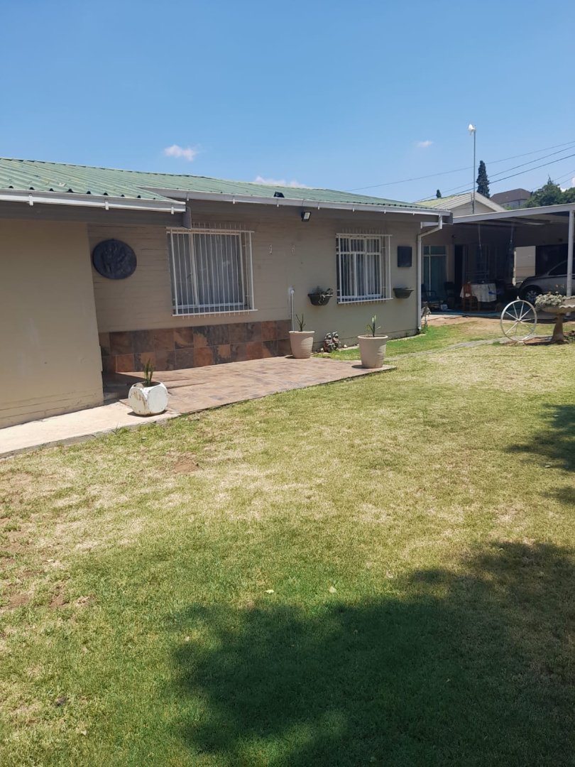 6 Bedroom Property for Sale in Uitsig Free State